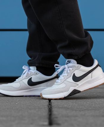 Nike et minimalisme : créer un look épuré avec vos sneakers préférées