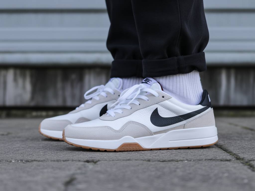 Nike et la tendance « normcore » : comment adopter un style simple et pointu avec vos sneakers