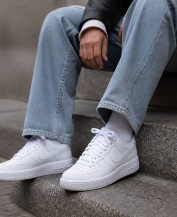 Air force one base : comment adopter la sneaker iconique au quotidien